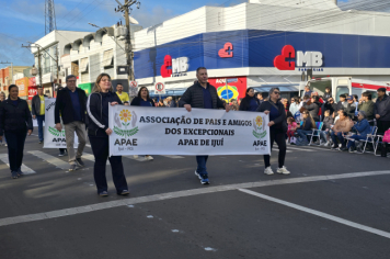 Foto - Desfile Cívico-Militar de Ijuí 2025