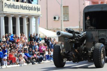 Foto - Desfile Cívico-Militar de Ijuí 2025