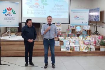 Foto - Município de Ijuí e SMED entregam materiais pedagógicos para escolas