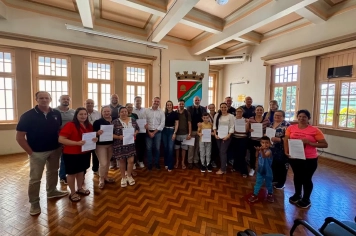 Termos de Uso de Terrenos são  entregues a mais 15 famílias em Ijuí