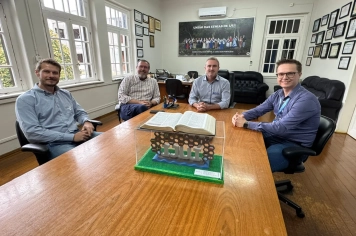 Prefeito Andrei Cossetin recebeu a visita de representantes do Sebrae para reunião de alinhamento do evento ELI SUMMIT RS.