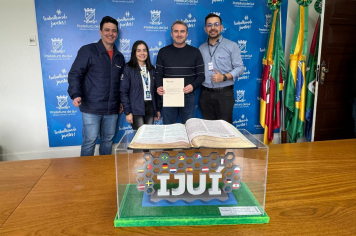 Prefeito recebe equipe da Farmácia São João