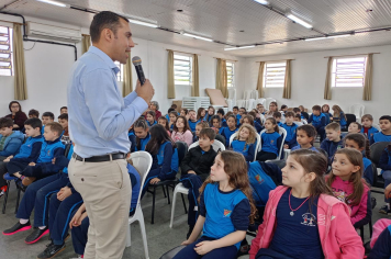 EMF Soares de Barros promove palestra de conscientização sobre bullying