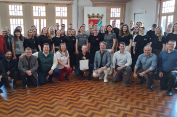 Capital Mundial das Etnias recebe Coral da Letônia