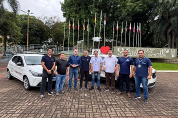 Emater recebe dois veículos