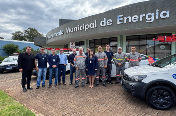 Demei entrega cinco novos veículos