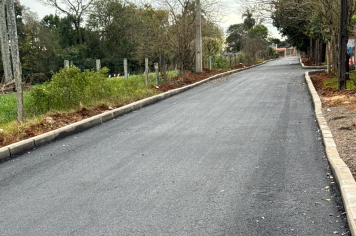 Rua Vereador Antônio Garzella recebe asfalto