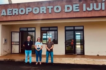 Comitiva de Horizontina realiza visita ao Aeroporto de Ijuí