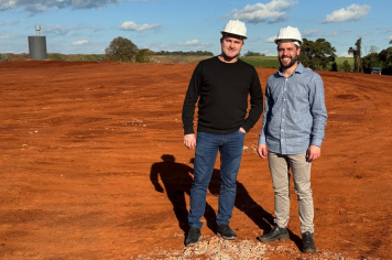 Prefeito e secretário fiscalizam obra do aterro sanitário