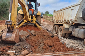 Smodutran realiza melhorias na travessia sobre trilhos no acesso à Colônia Santo Antônio