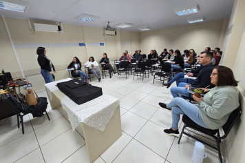 SMED realiza oficina de Libras para assessores pedagógicos