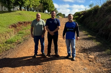 Começam as obras de calçamento na Linha Base, Distrito Barreiro