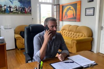 Prefeito liga para governador, pedindo ajuda para hospitais