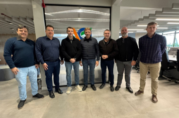 Prefeito Andrei acompanha painel apresentado pelo secretário Ernani Polo