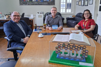 Prefeito Cossetin recebe visita insitucional