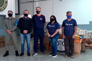 Tiradentes entrega 6 toneladas de solidariedade