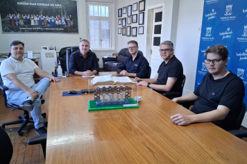 Prefeito Cossetin recebe representantes da Lactalis