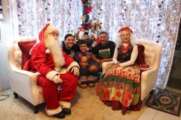 Casa do Papai Noel recebe quase 600 crianças em uma só noite