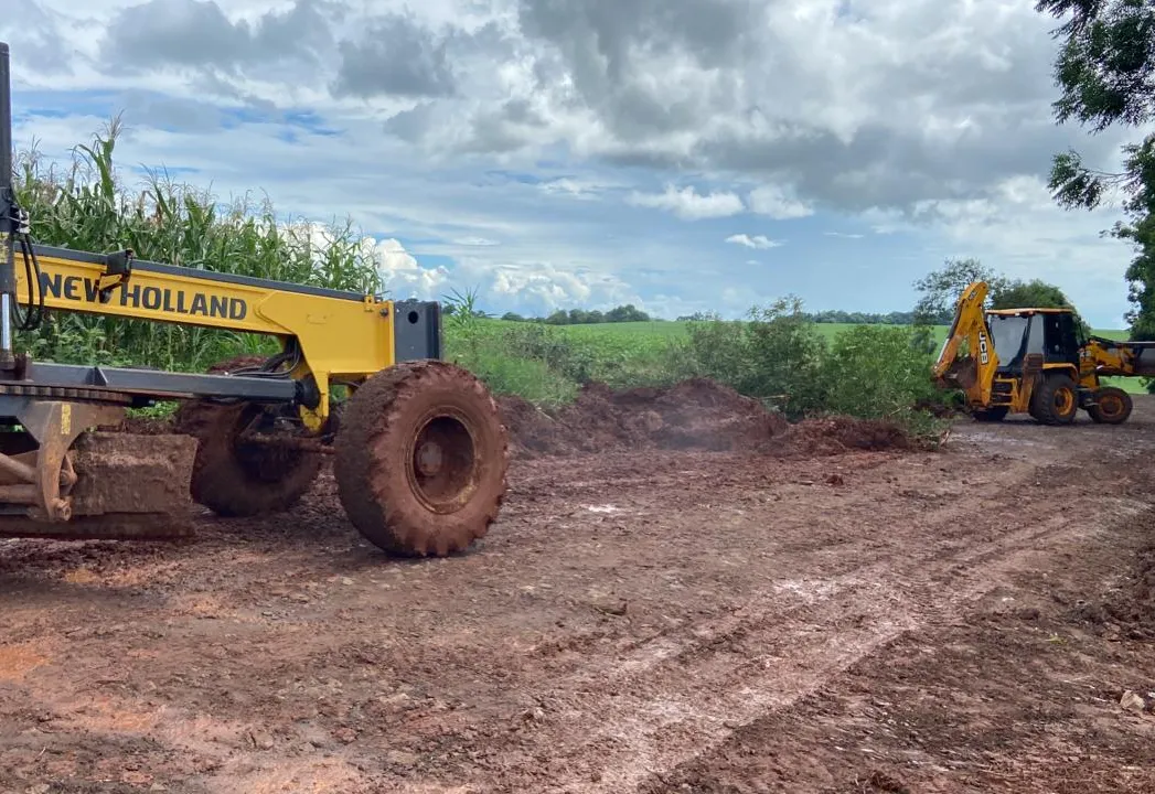 SMDR trabalha na recuperação de estradas no interior