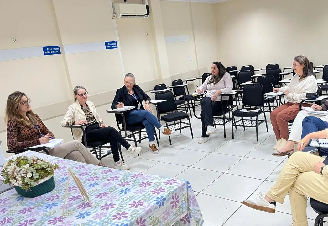 SMEd realiza reunião com equipe multidisciplinar para alinhamento de ações