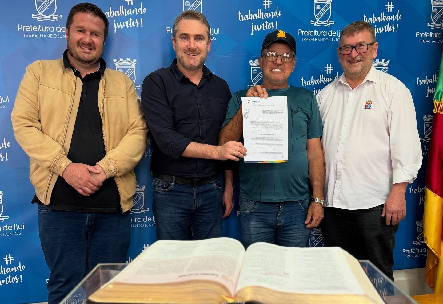 Município cede área para Associação dos Moradores do Bairro Lambari