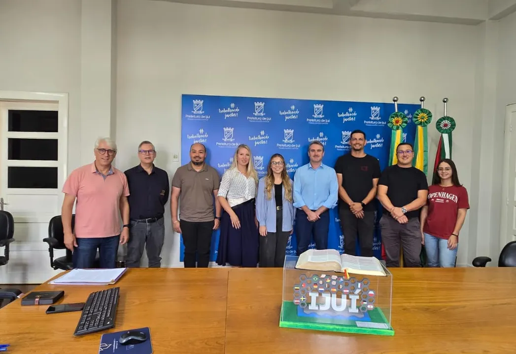 Prefeito Andrei aprova cronograma e definição de cores para a reforma do prédio da Intendência