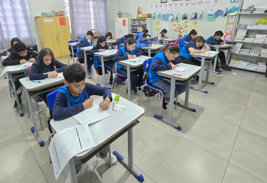Estudantes da Rede Municipal realizam simulado do Saeb 2025 nesta sexta-feira (03)
