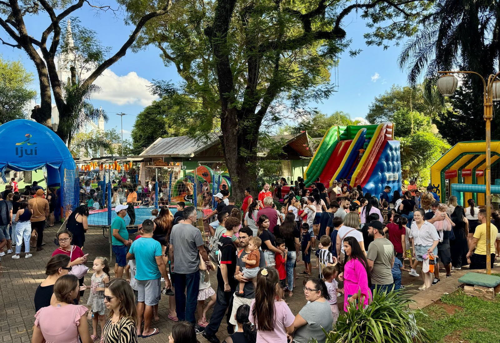 Páscoa movimenta o centro de Ijuí e reúne cerca de 5 mil pessoas