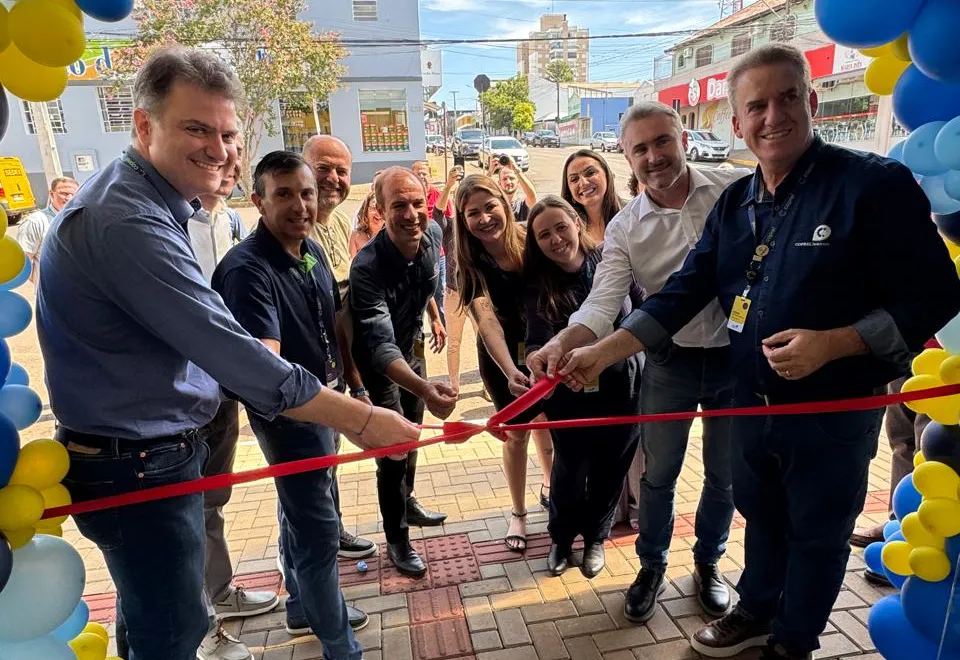 Prefeito Andrei Cossetin participa da inauguração da nova loja da Coprel em Ijuí