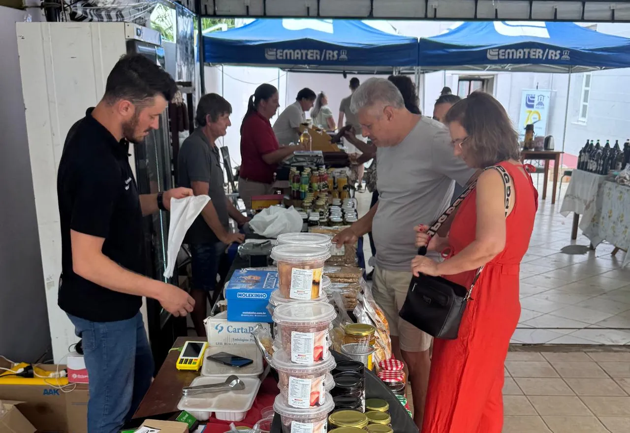 Fecolônia reúne 18 agroindústrias familiares e registra boa participação do público