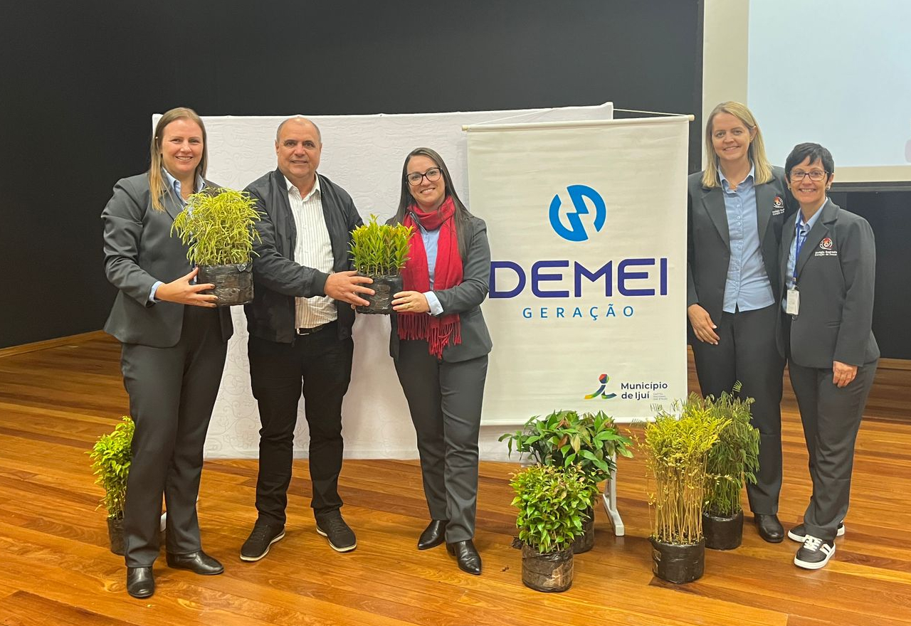 Demei geração realiza entrega de 450 mudas de árvores nativas ao CSCJ