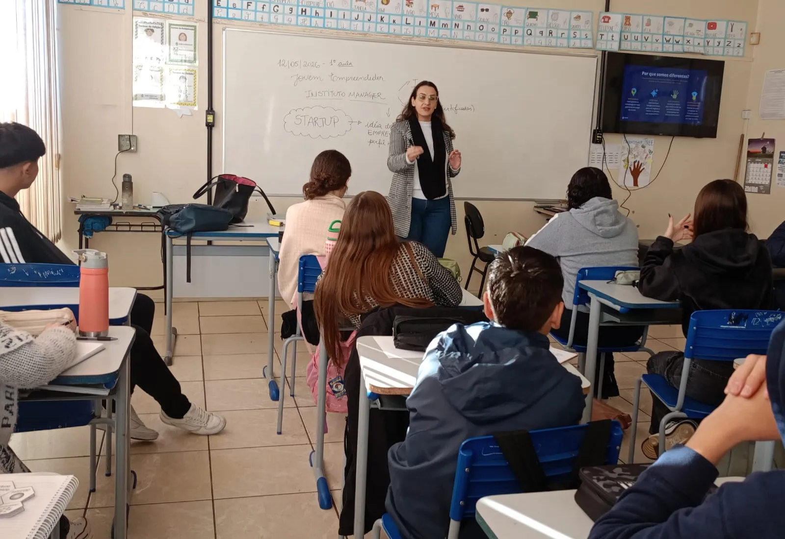 Estudantes da EMF Soares de Barros participam de atividades do Programa Jovem Empreendedor