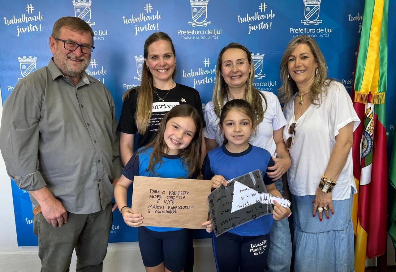 Vice-prefeito recebe visita das alunas do Soares de Barros