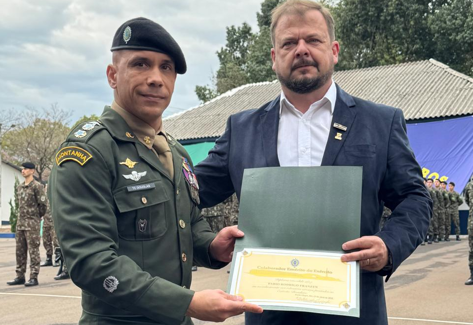 Secretário Fábio Franzen recebe homenagem do Exército