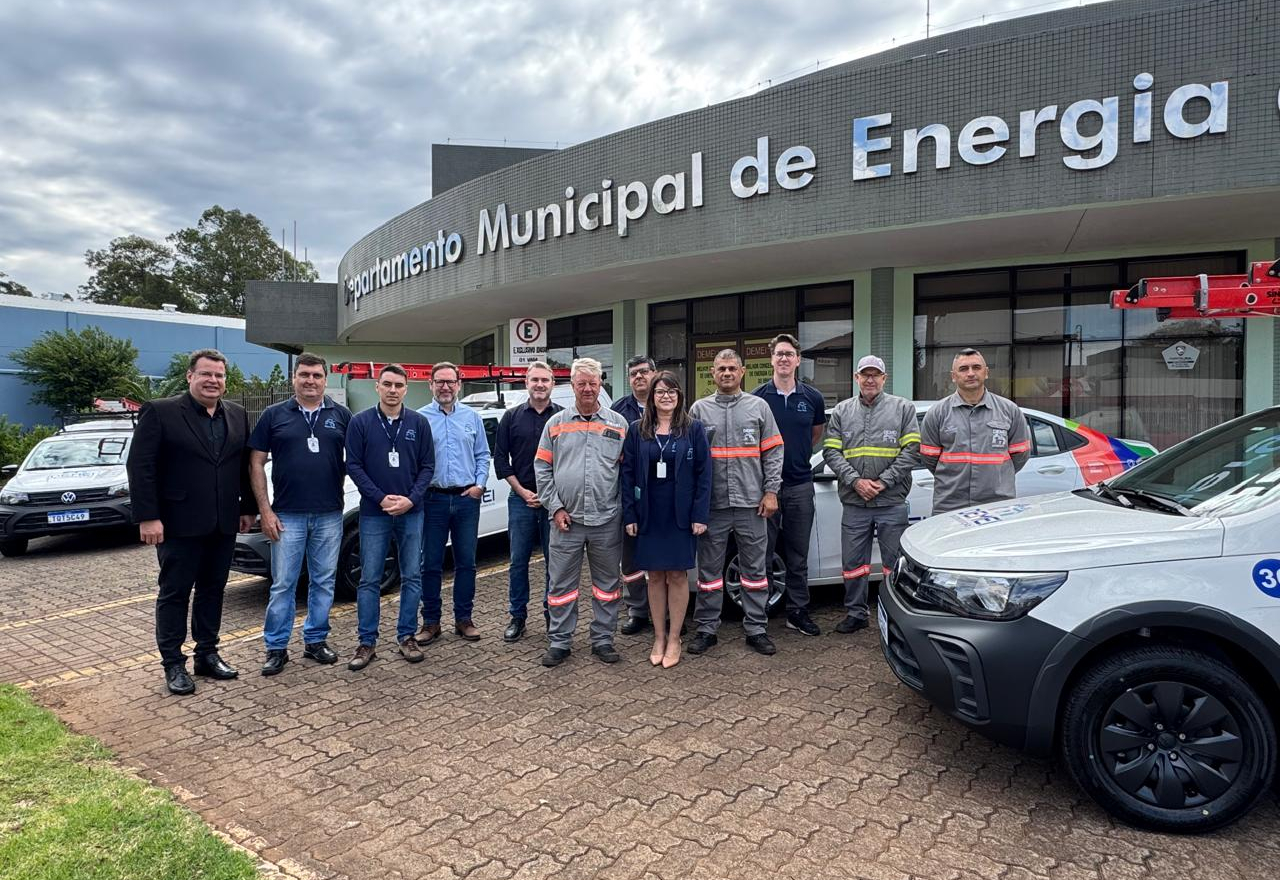 Demei entrega cinco novos veículos