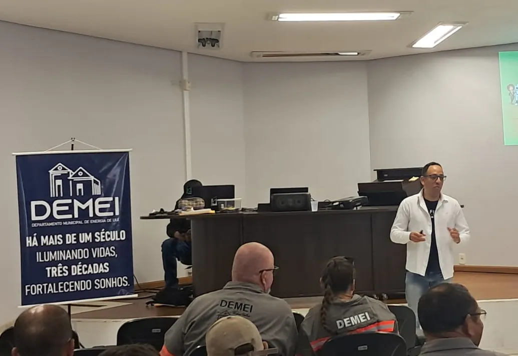 Demei realiza treinamento de Operador de Cesto Aéreo