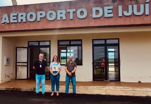 Comitiva de Horizontina realiza visita ao Aeroporto de Ijuí