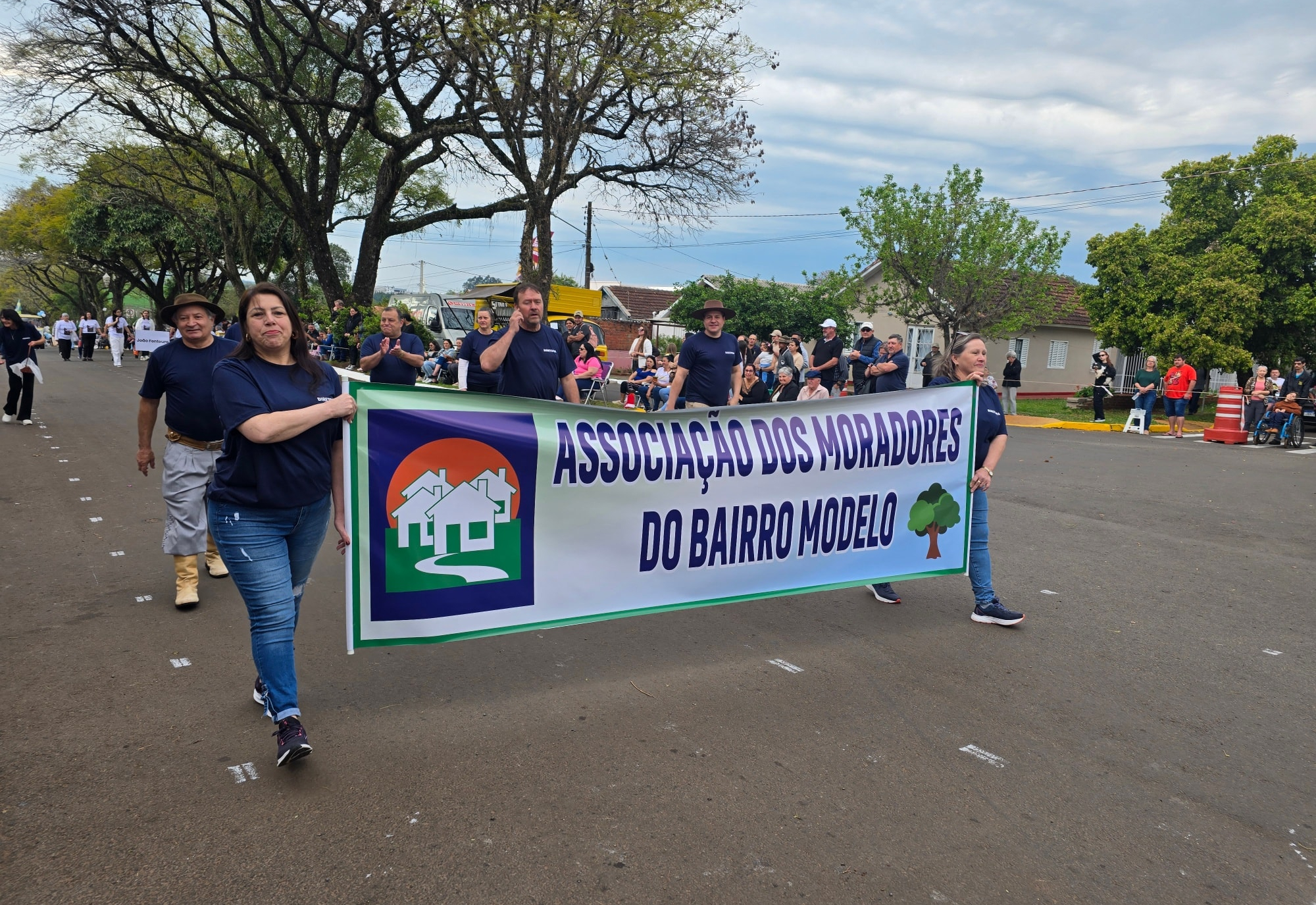 Bairro Modelo realiza desfile cívico com participação de escolas e entidades