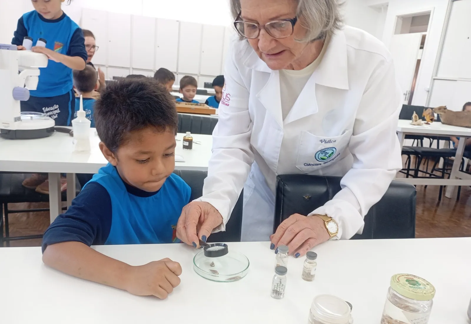 EMF João Goulart desenvolve projeto investigativo sobre a natureza com turma do Pré II