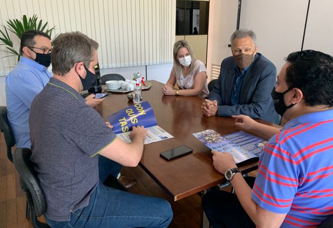 Prefeito recebe deputado Karam.