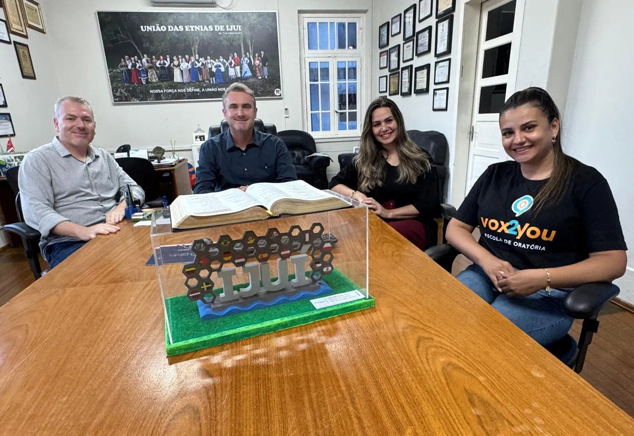 Prefeito Cossetin recebe visita da Vox2You