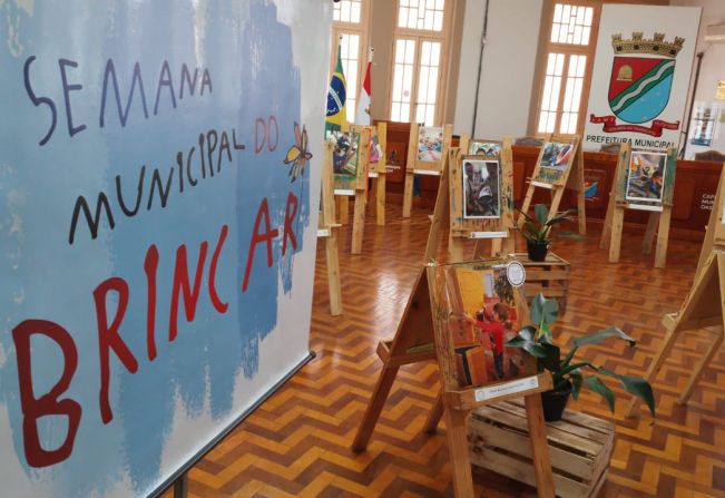 Semana do Brincar: Mostra Fotográfica é aberta ao público na Prefeitura de Ijuí