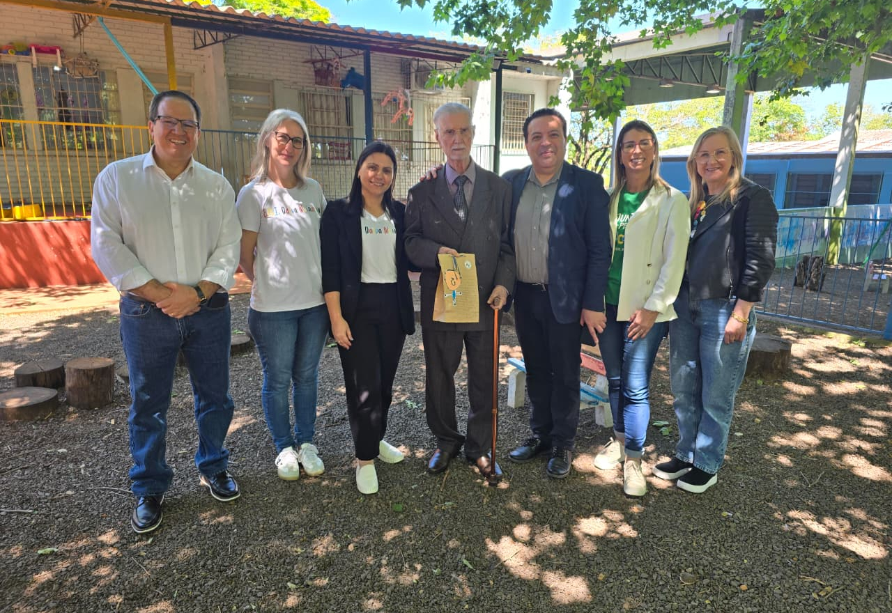 EMI Dalva de Almeida Weinmann recebe visita de Amadeu Weinmann