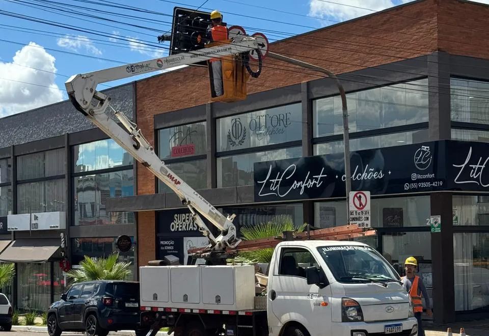 Semáforos recebem manutenção em Ijuí