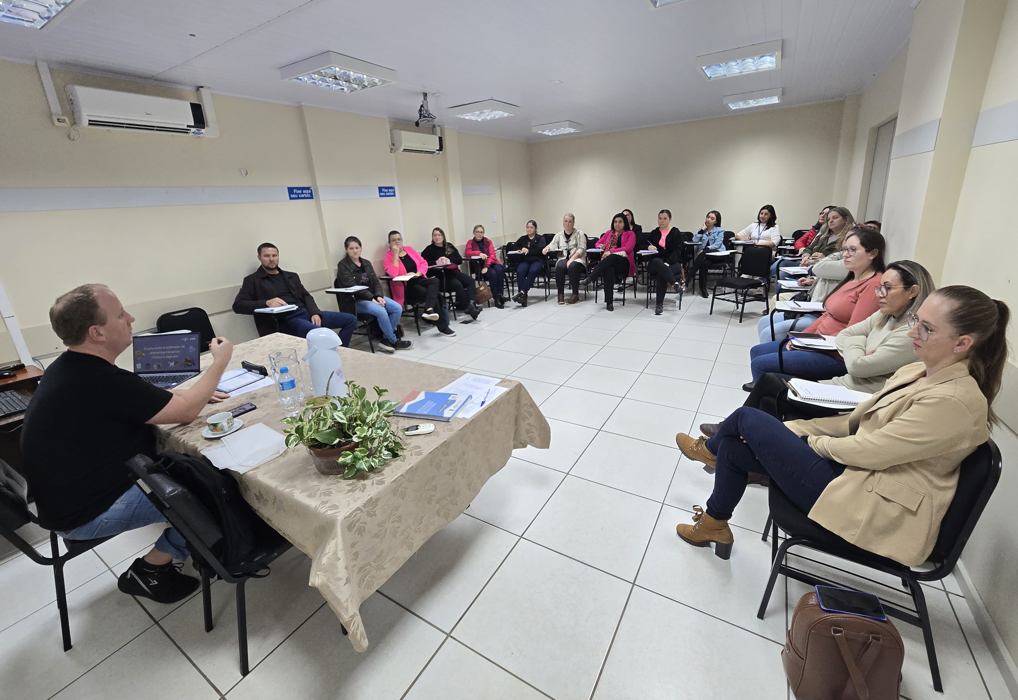 Professores da rede municipal participam de formação continuada em matemática