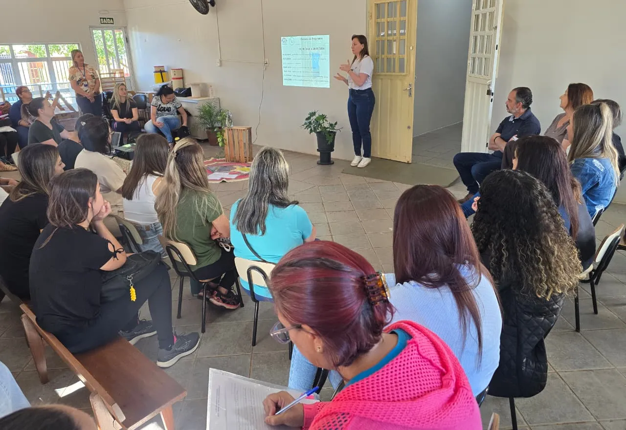 Escola de Férias realiza reunião de alinhamento com educadores e profissionais da Educação