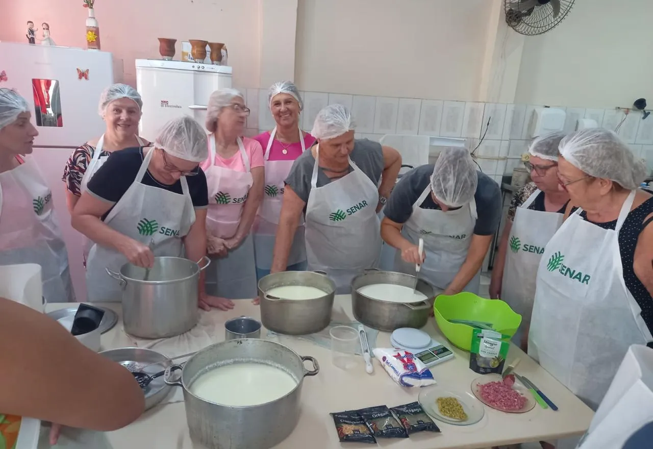 Clube de Mães participa de curso de produção de queijos