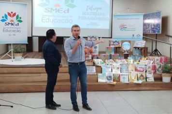 Foto - Município de Ijuí e SMED entregam materiais pedagógicos para escolas