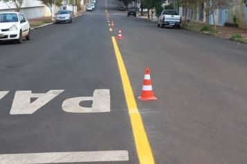 Foto - Coordenadoria de Trânsito realiza manutenção de vias com sinalização horizontal e vertical