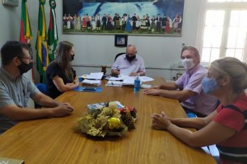 Dada ordem de serviço para calçamento em diversas ruas do município 